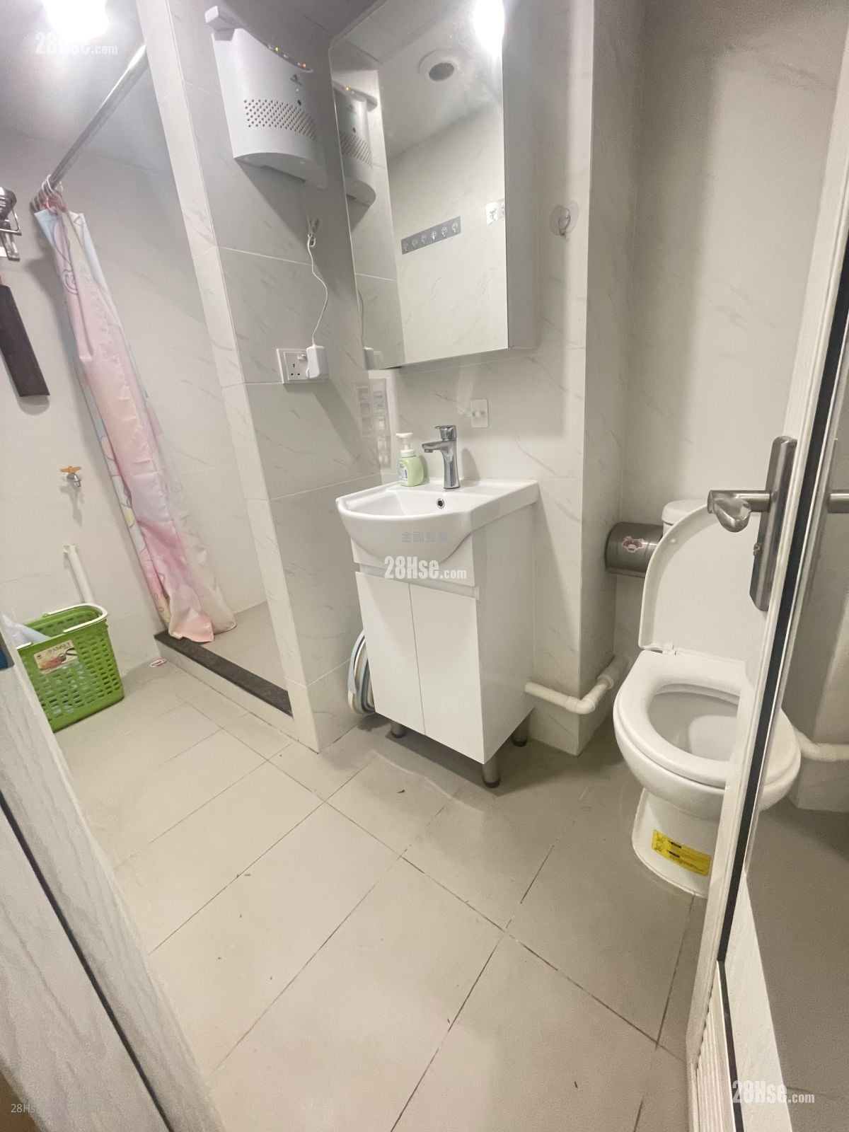 鸿运大楼 租盘 250 平方尺