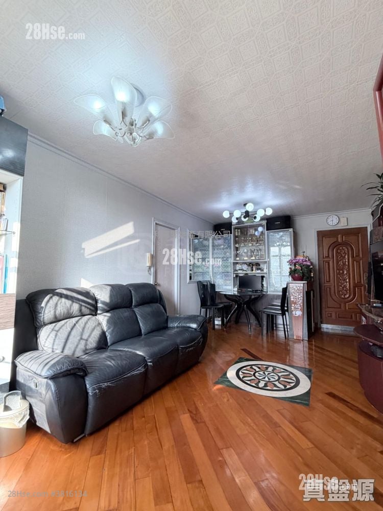 Hin Ming Court Sell 2 Bedrooms , 1 Bathroom 536 ft²