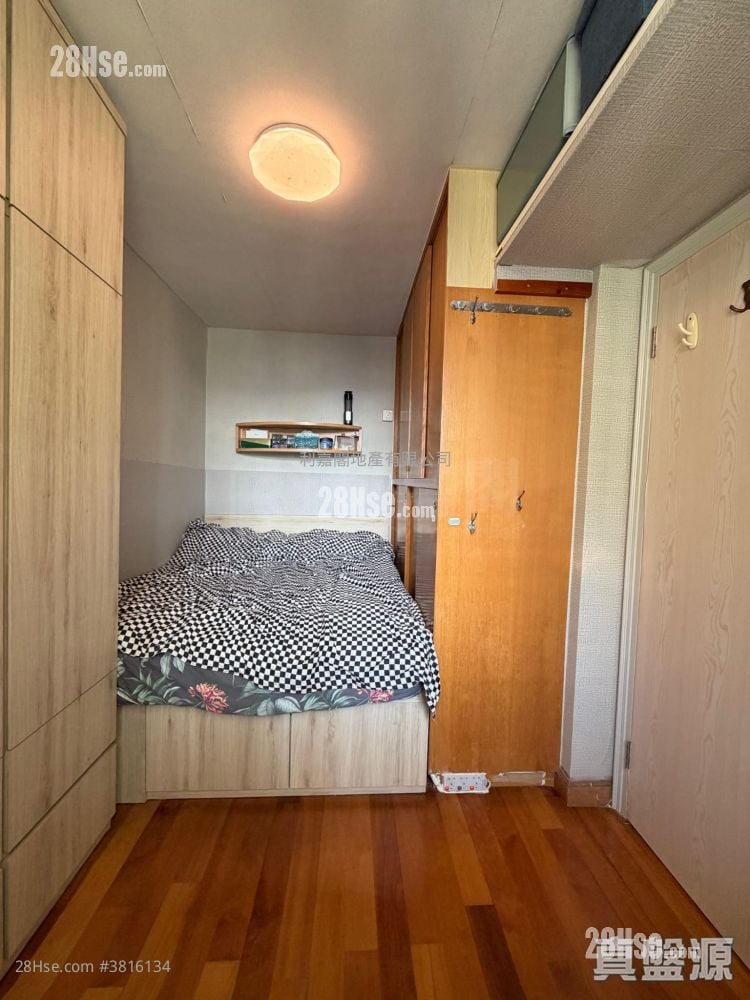 Hin Ming Court Sell 2 Bedrooms , 1 Bathroom 536 ft²