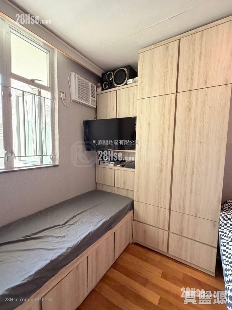 Hin Ming Court Sell 2 Bedrooms , 1 Bathroom 536 ft²