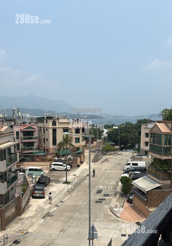 Village Rental 3 Bedrooms , 2 Bathrooms 700 ft²