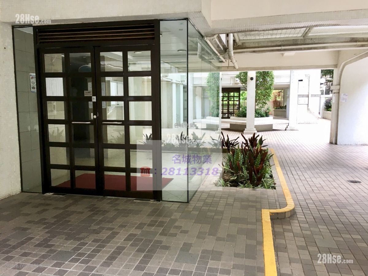 main door: Ying Ga Garden Sell 2 Bedrooms , 1 Bathroom 377 ft²