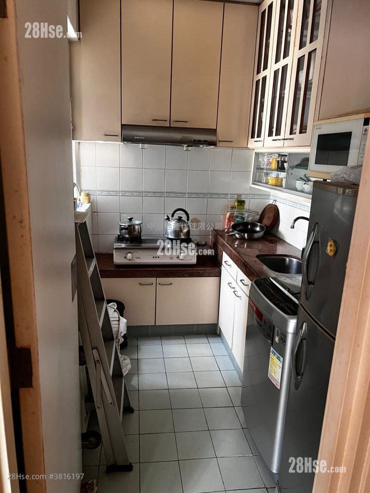 廚房: 寶石大廈 售盤 3 房 , 2 浴室 596 平方呎