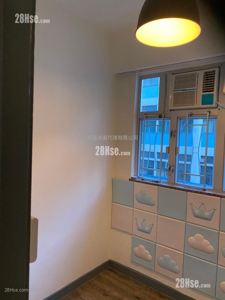 Nam Kiu Mansion Sell 2 Bedrooms , 1 Bathroom 302 ft²