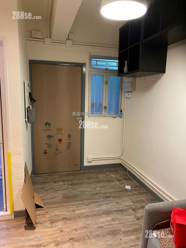 Nam Kiu Mansion Sell 2 Bedrooms , 1 Bathroom 302 ft²