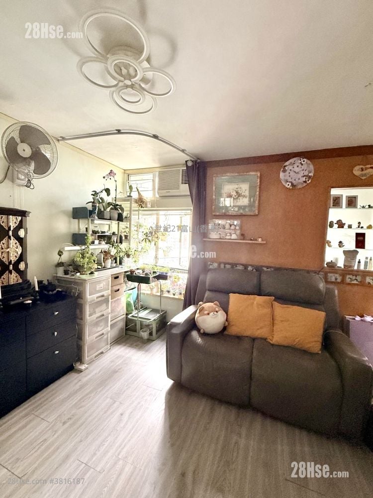 Fung Chuen Court Sell 2 Bedrooms , 1 Bathroom 443 ft²