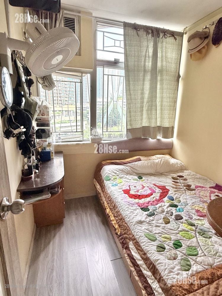 Fung Chuen Court Sell 2 Bedrooms , 1 Bathroom 443 ft²