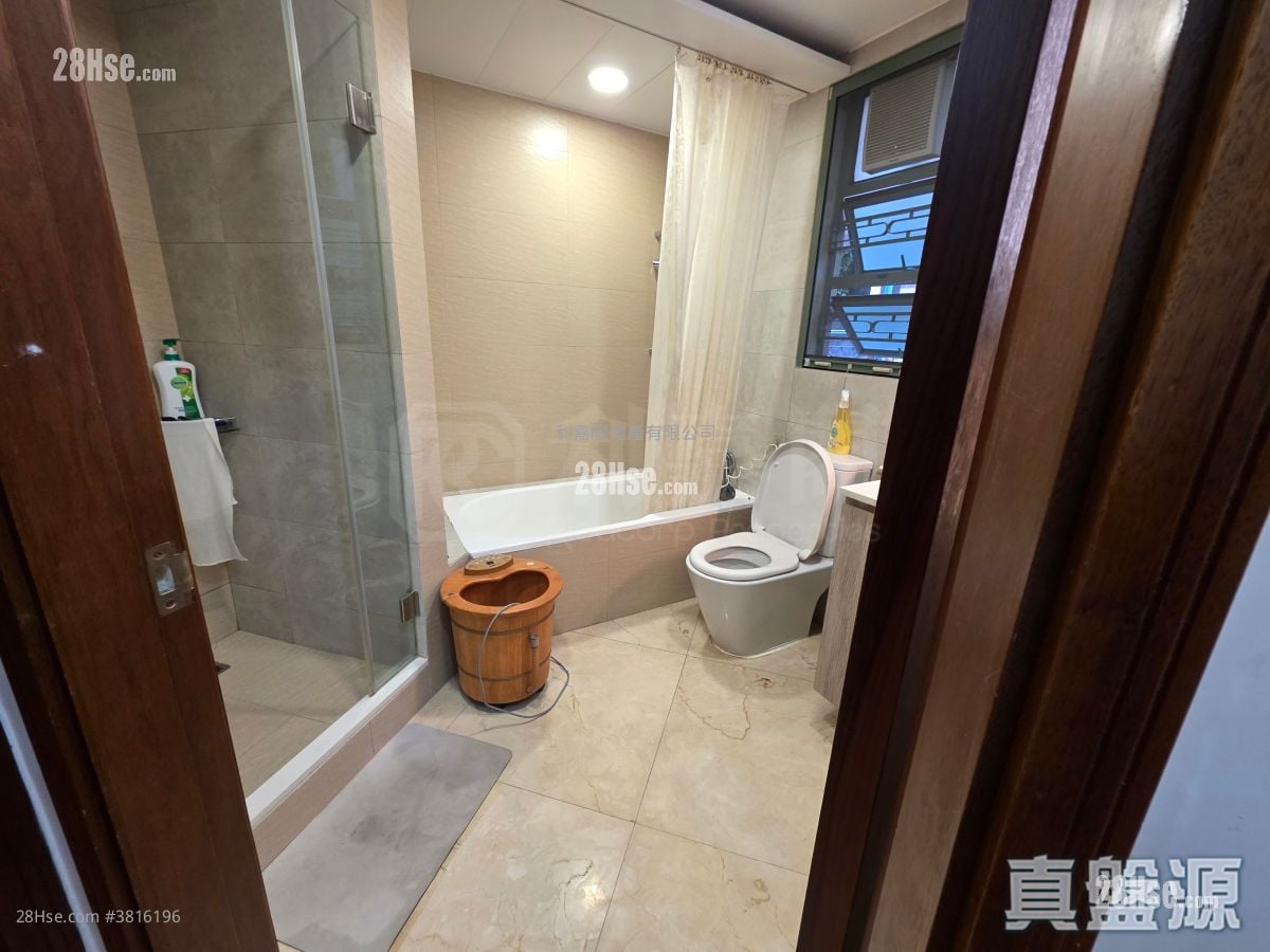 Greenwodd Regency Sell 4 Bedrooms , 2 Bathrooms 1,587 ft²