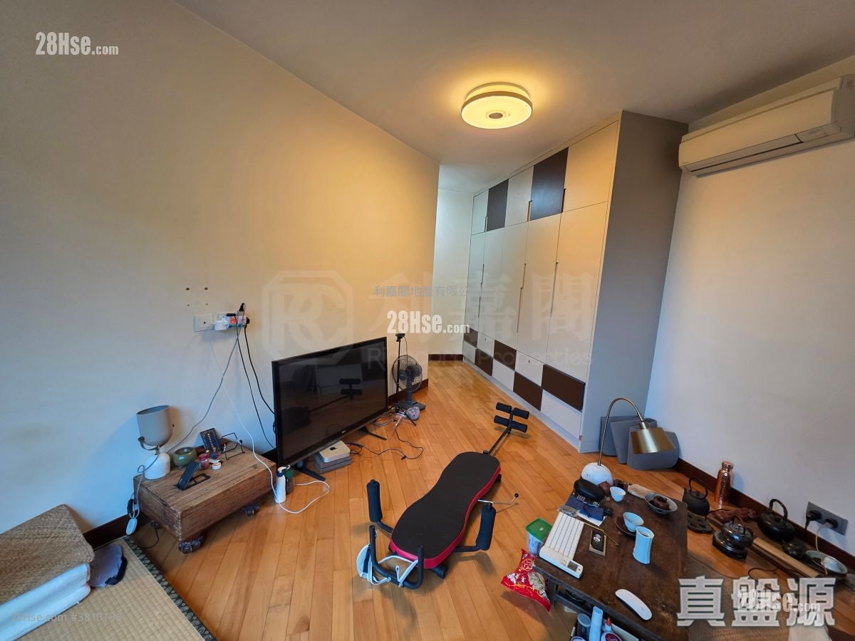 Greenwodd Regency Sell 4 Bedrooms , 2 Bathrooms 1,587 ft²