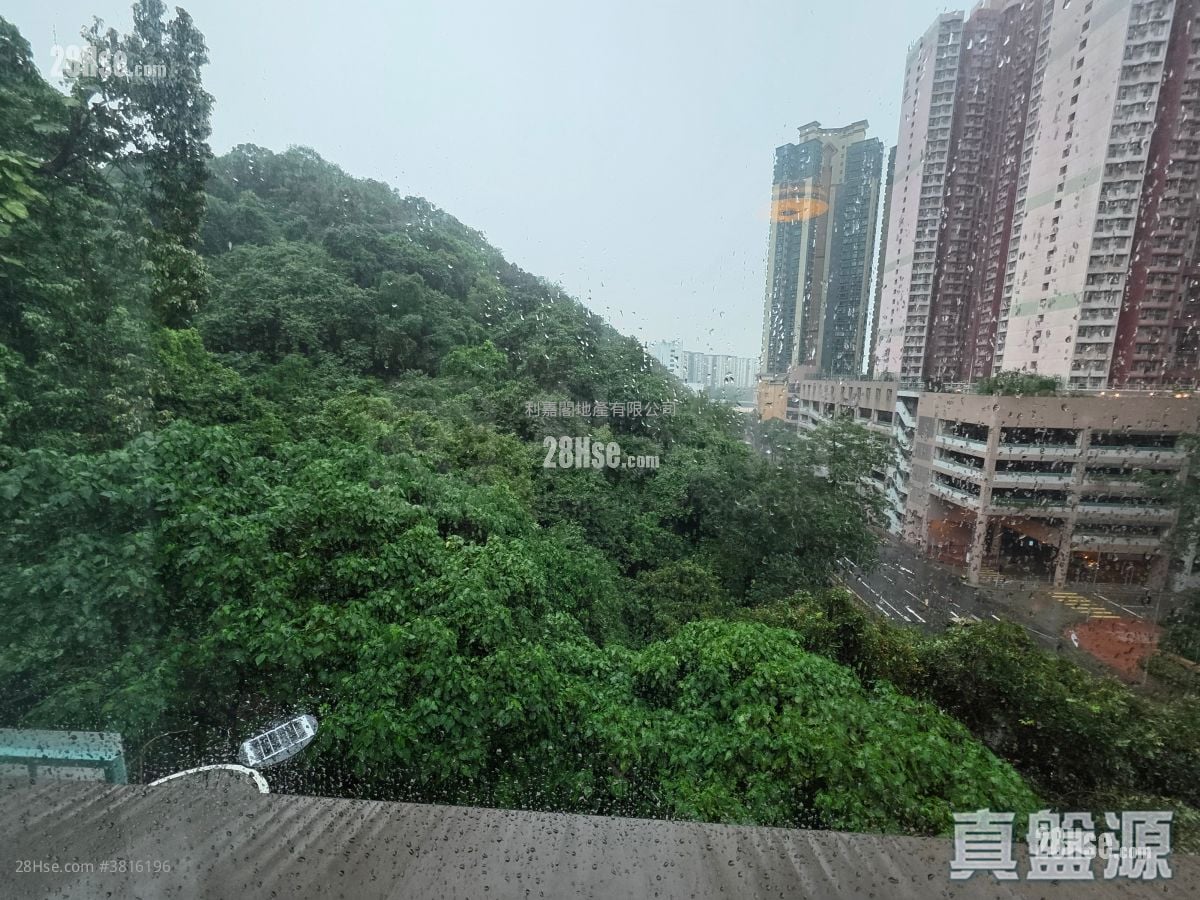 Greenwodd Regency Sell 4 Bedrooms , 2 Bathrooms 1,587 ft²