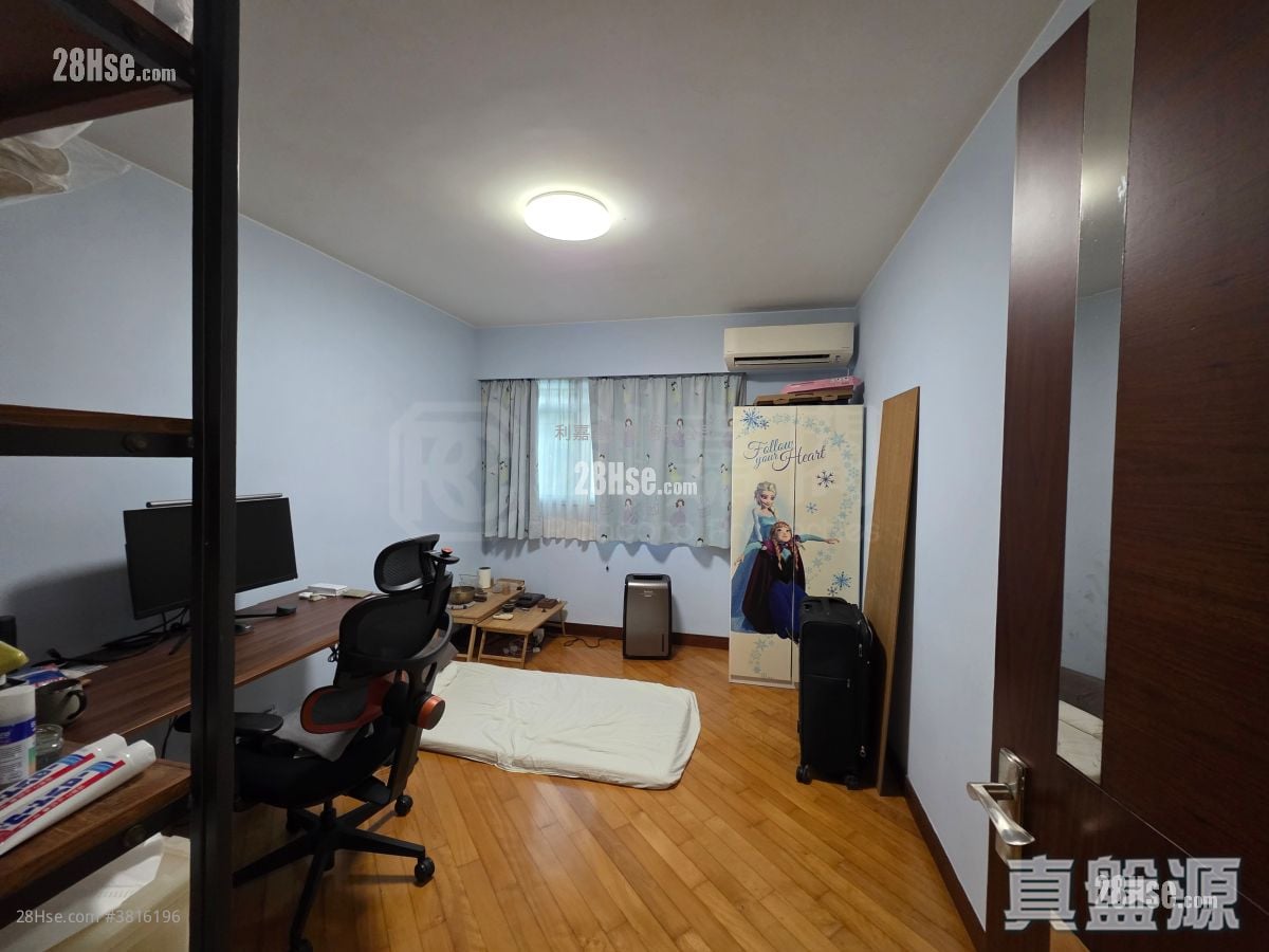 Greenwodd Regency Sell 4 Bedrooms , 2 Bathrooms 1,587 ft²