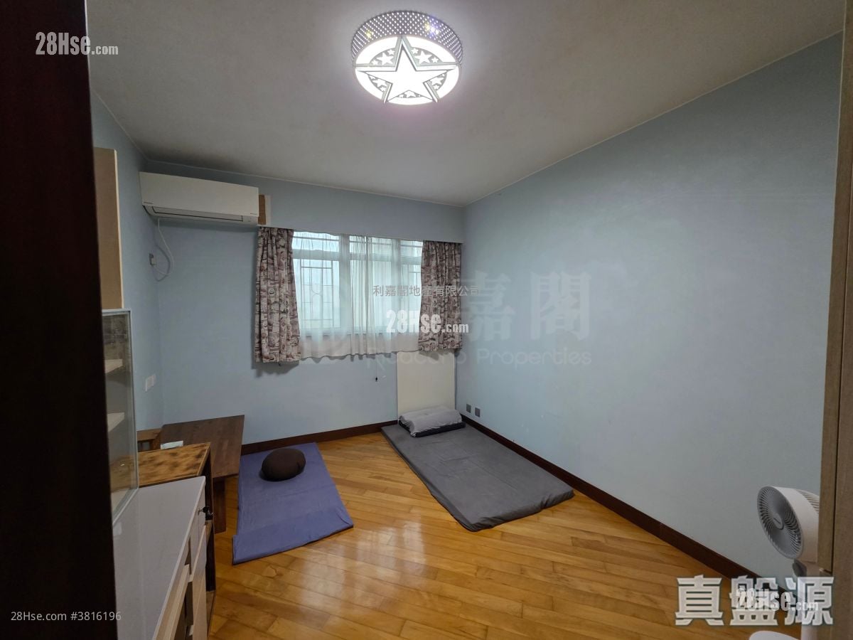 Greenwodd Regency Sell 4 Bedrooms , 2 Bathrooms 1,587 ft²