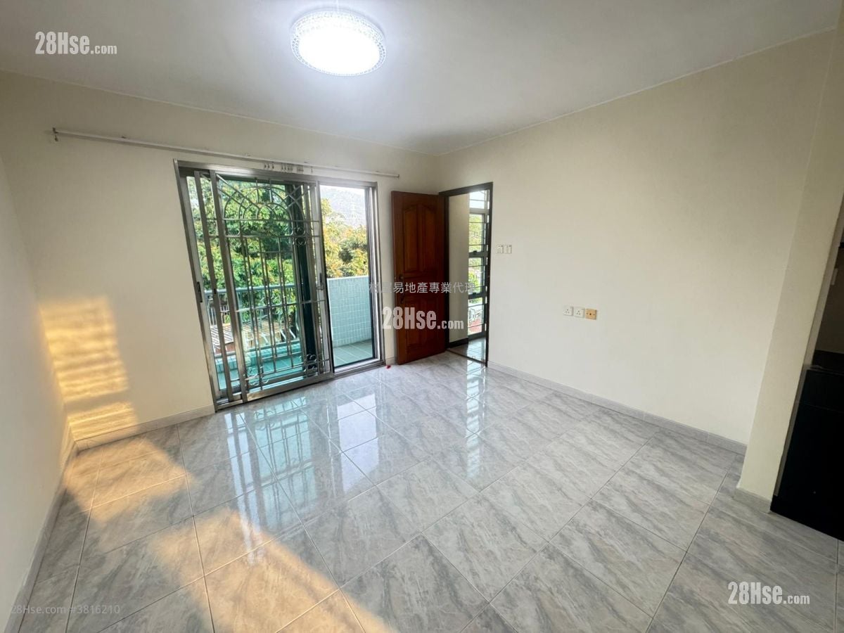 Village Rental 3 Bedrooms , 1 Bathroom 1,400 ft²