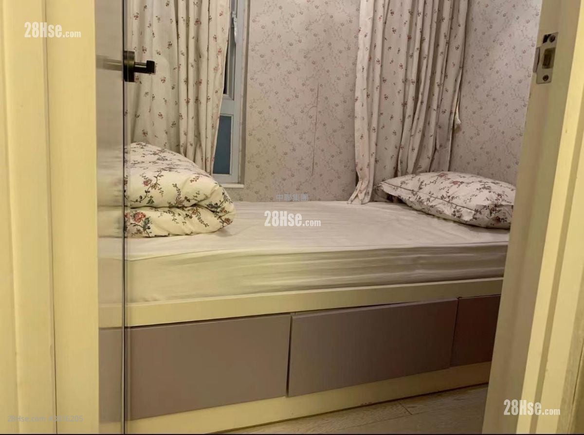 Bell House Sell 3 Bedrooms , 1 Bathroom 459 ft²