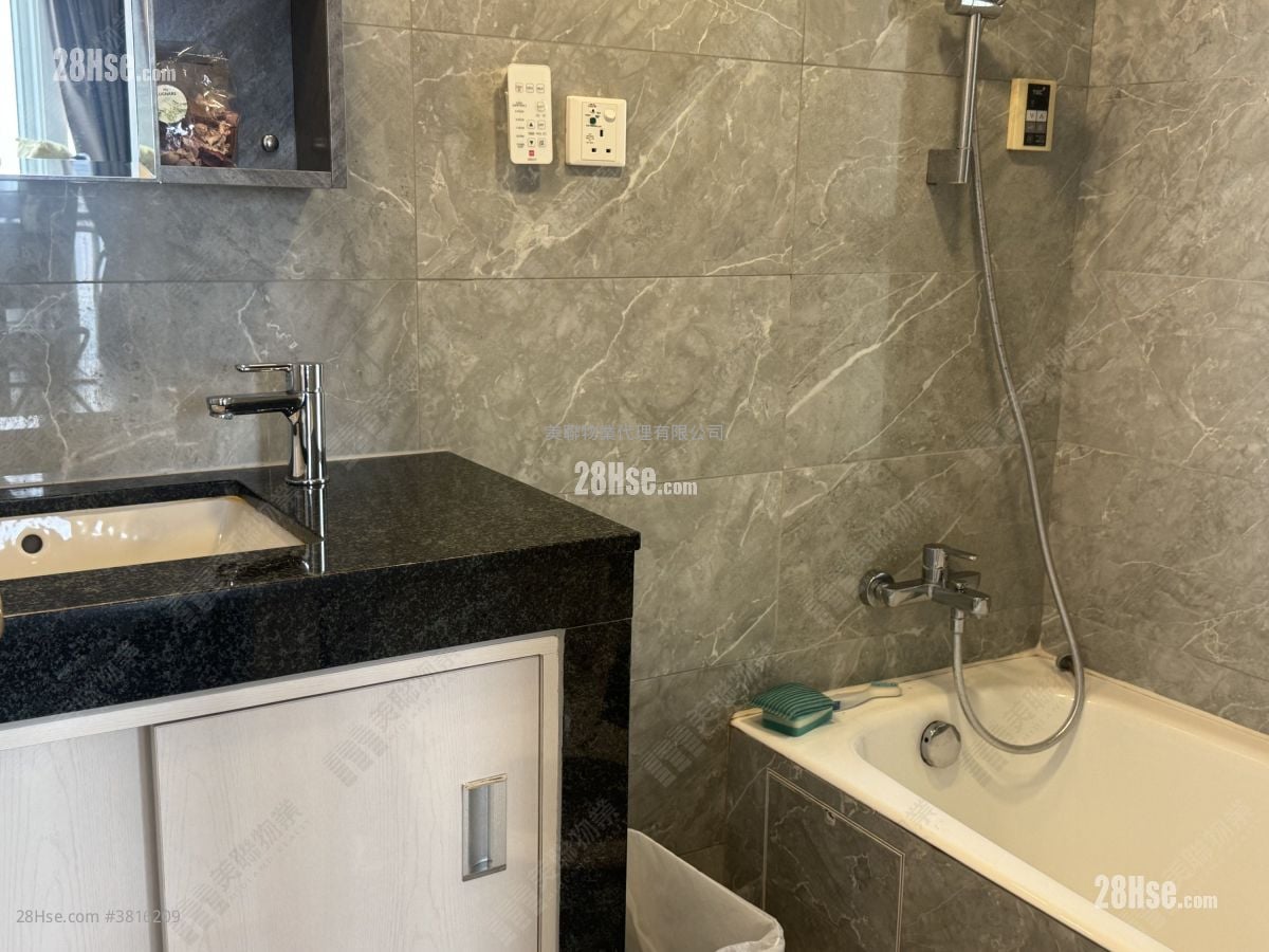 Hemera Sell 3 Bedrooms 788 ft²