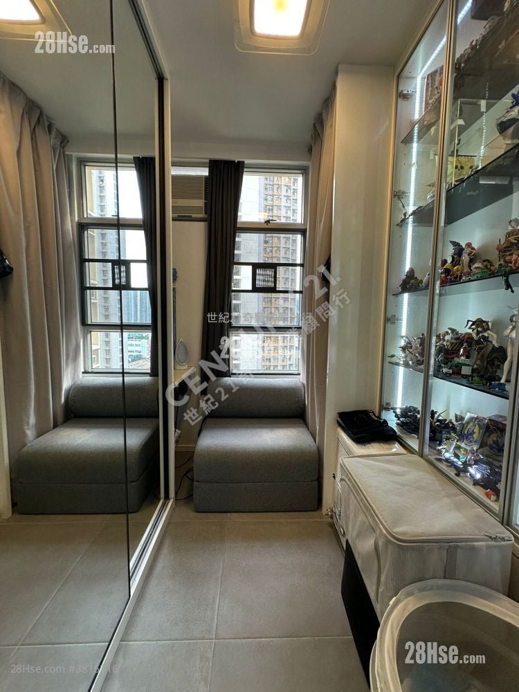 Yu Chui Court Sell 2 Bedrooms , 1 Bathroom 516 ft²