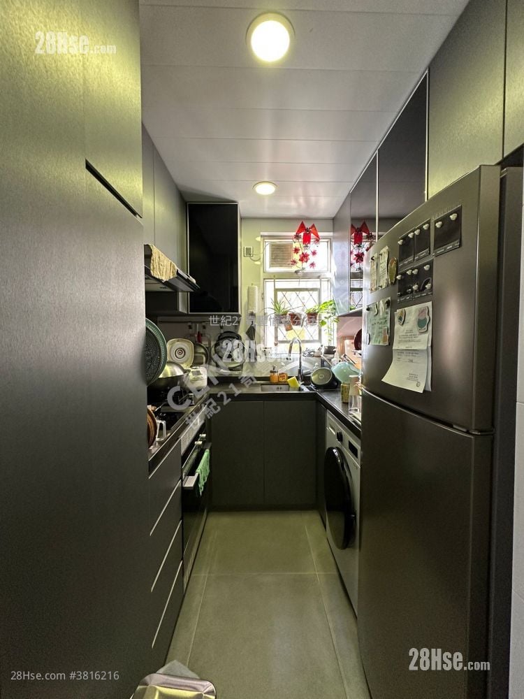 Yu Chui Court Sell 2 Bedrooms , 1 Bathroom 516 ft²