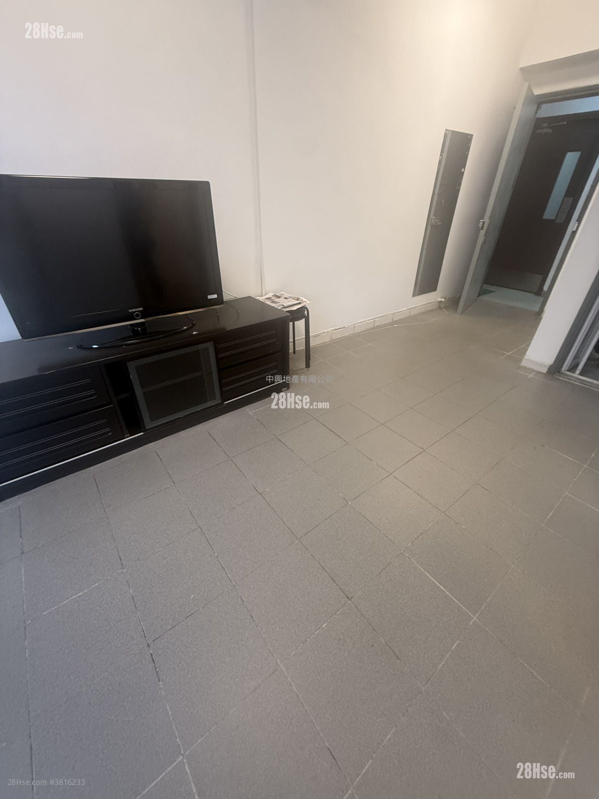 Garden Building Rental 2 Bedrooms , 1 Bathroom 429 ft²