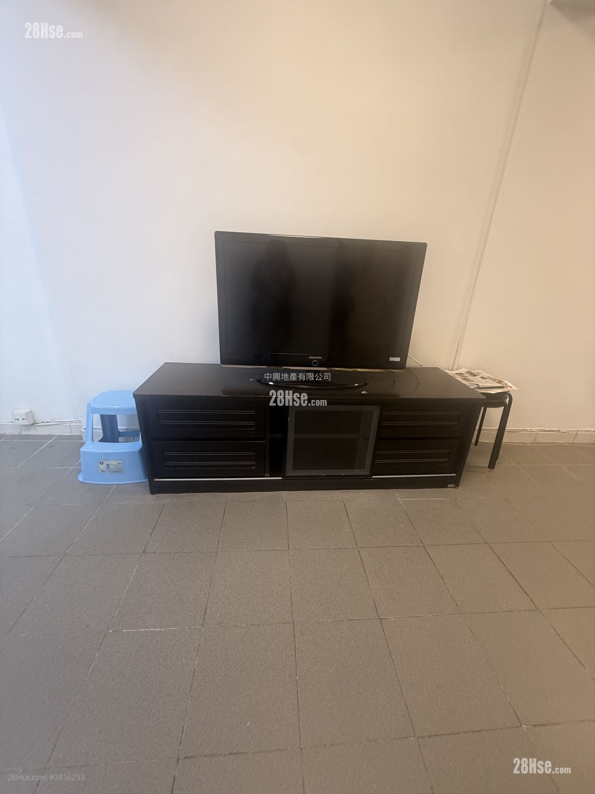 Garden Building Rental 2 Bedrooms , 1 Bathroom 429 ft²