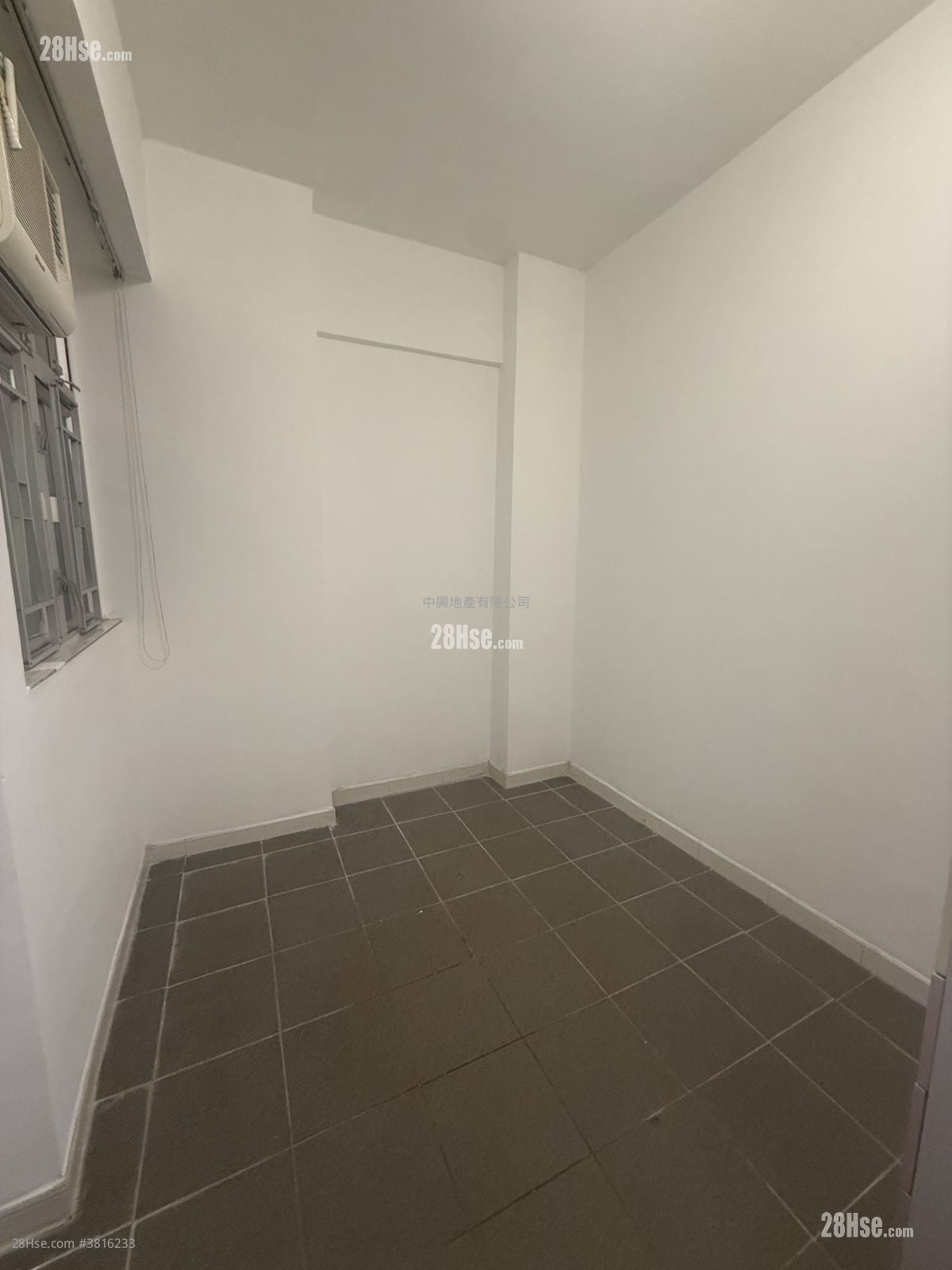 Garden Building Rental 2 Bedrooms , 1 Bathroom 429 ft²