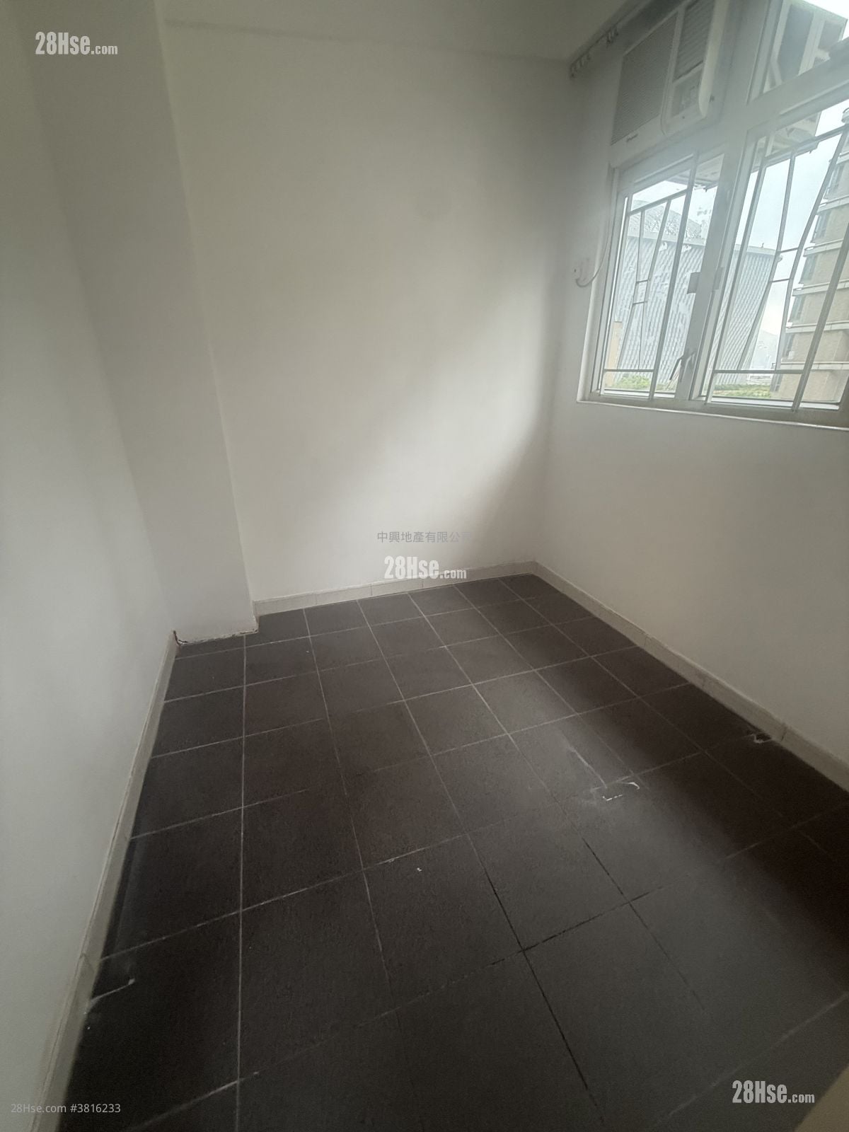 Garden Building Rental 2 Bedrooms , 1 Bathroom 429 ft²