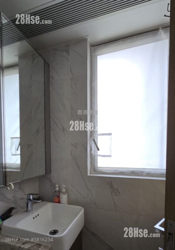 Astoria Crest Rental 299 ft²