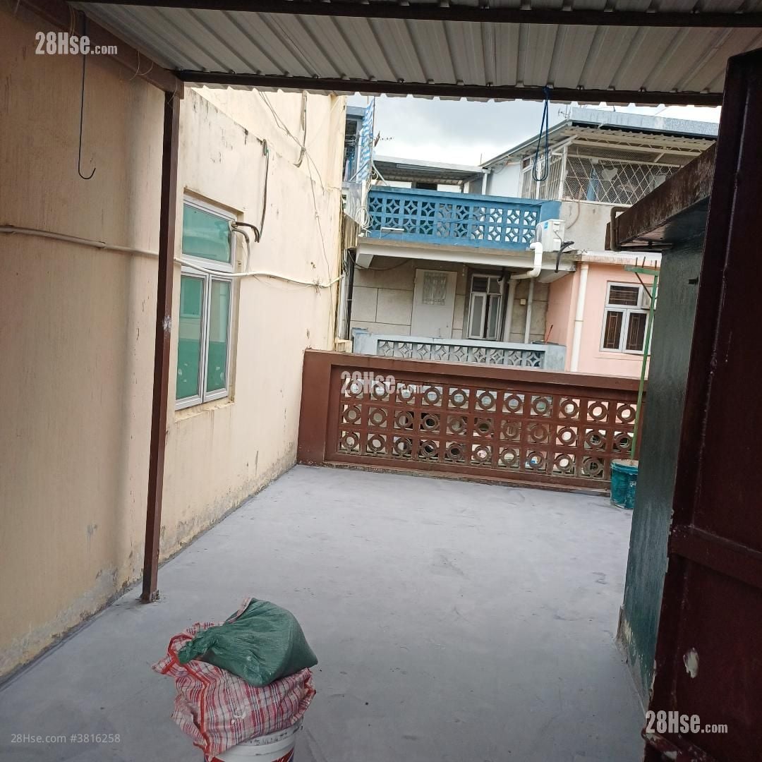 天台: 屏山灰沙围 租盘 1 房 , 1 浴室 600 平方尺