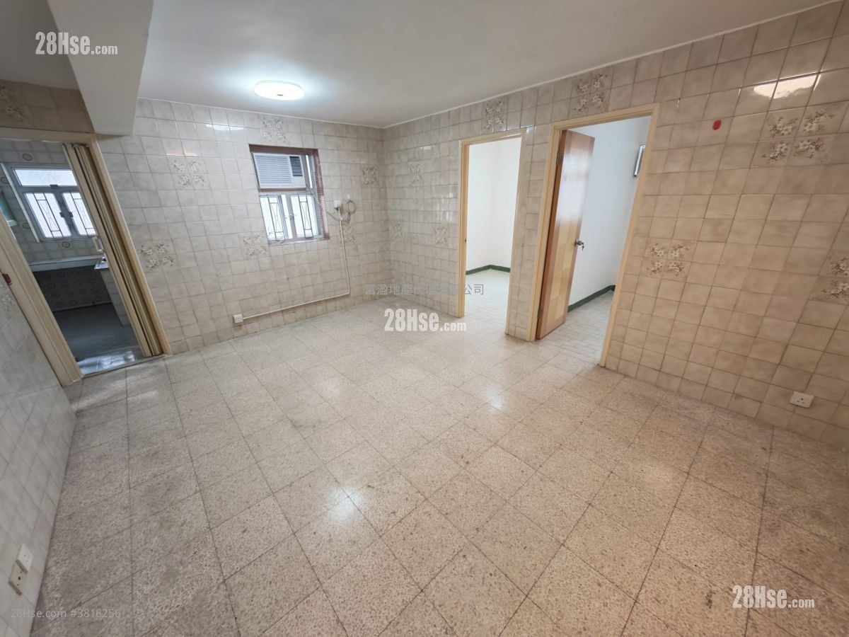 Village Rental 3 Bedrooms , 1 Bathroom 700 ft²