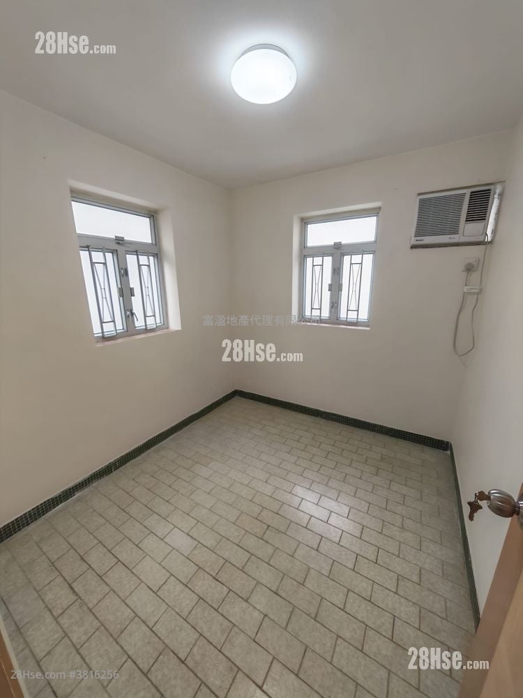 Village Rental 3 Bedrooms , 1 Bathroom 700 ft²