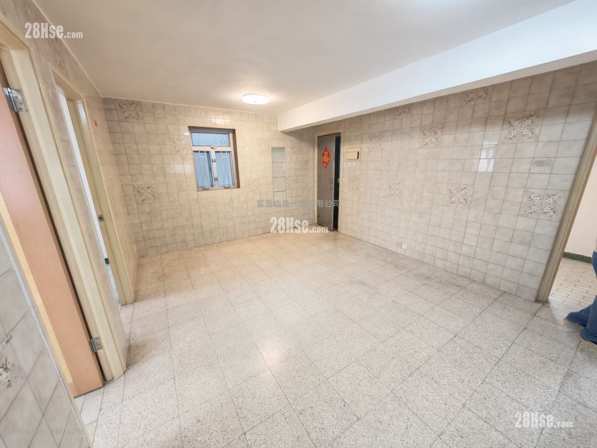 Village Rental 3 Bedrooms , 1 Bathroom 700 ft²