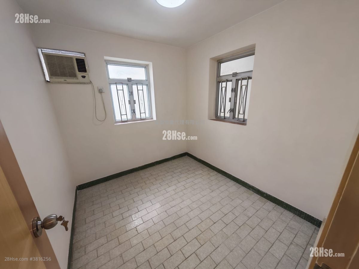 Village Rental 3 Bedrooms , 1 Bathroom 700 ft²