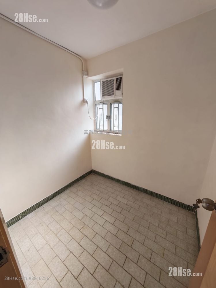 Village Rental 3 Bedrooms , 1 Bathroom 700 ft²