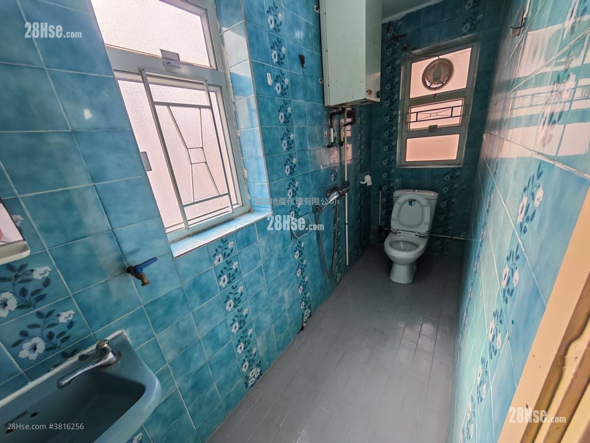 Village Rental 3 Bedrooms , 1 Bathroom 700 ft²