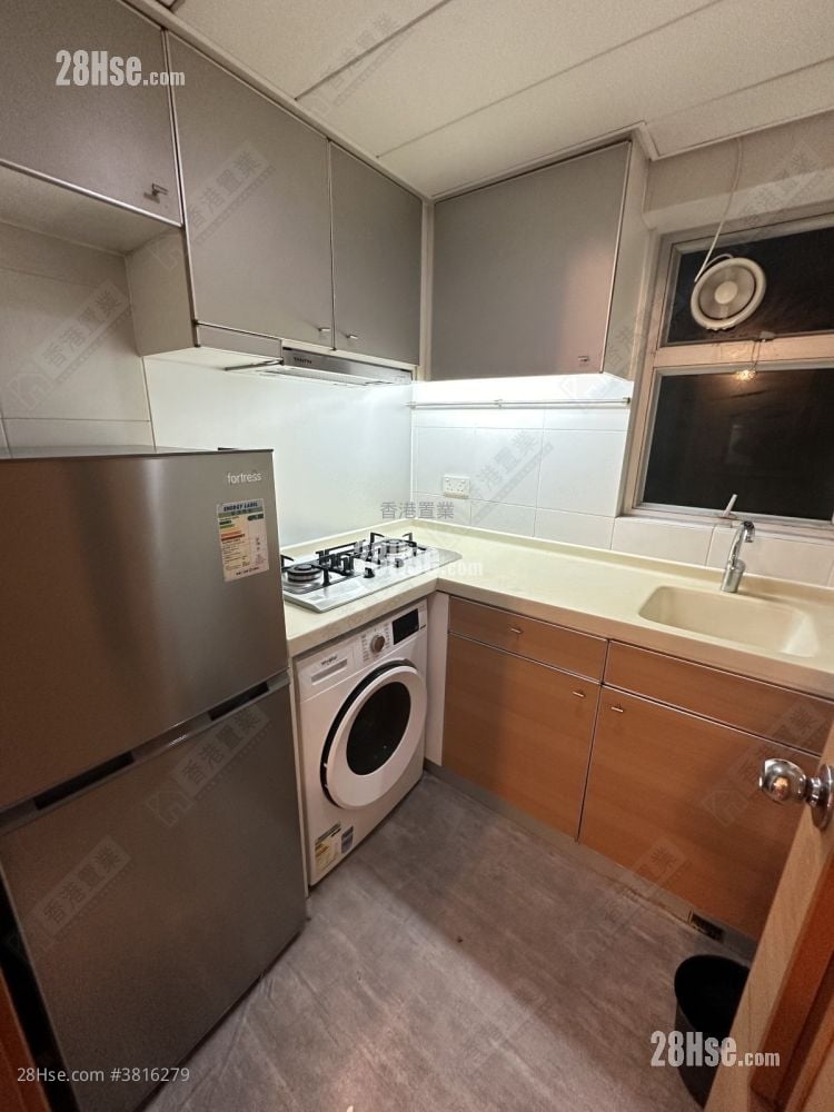 Metro Harbour View Rental 369 ft²