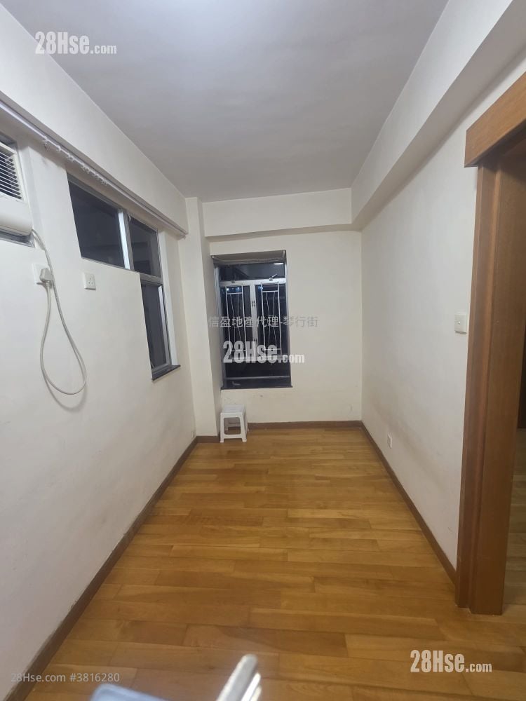 Kin Bong Building Rental 1 Bedroom 288 ft²