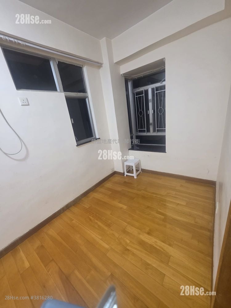 Kin Bong Building Rental 1 Bedroom 288 ft²