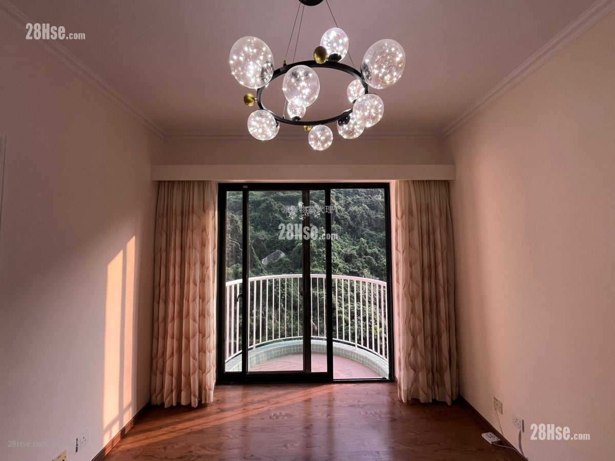 Scenecliff Sell 2 Bedrooms , 2 Bathrooms 765 ft²