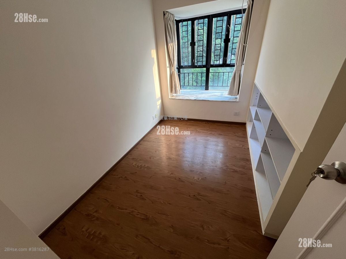 Scenecliff Sell 2 Bedrooms , 2 Bathrooms 765 ft²