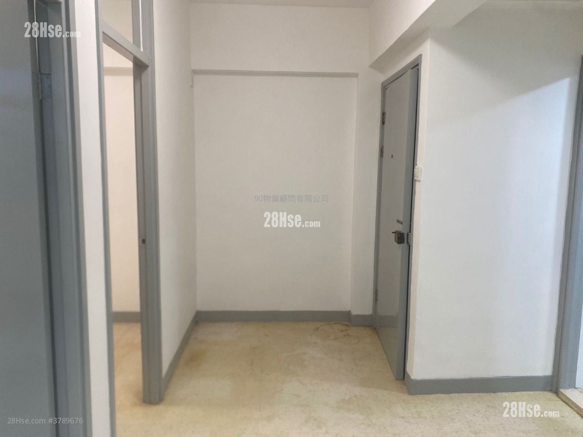 Pong Fai Building Sell 297 ft²