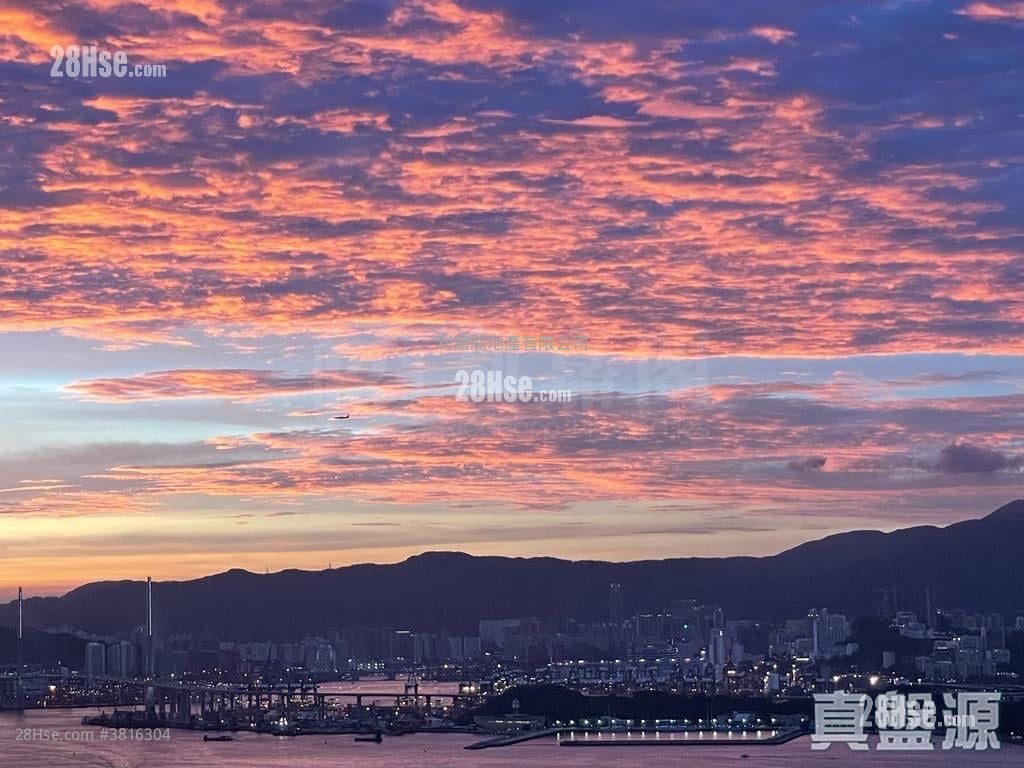 Arezzo Sell 3 Bedrooms , 2 Bathrooms 916 ft²