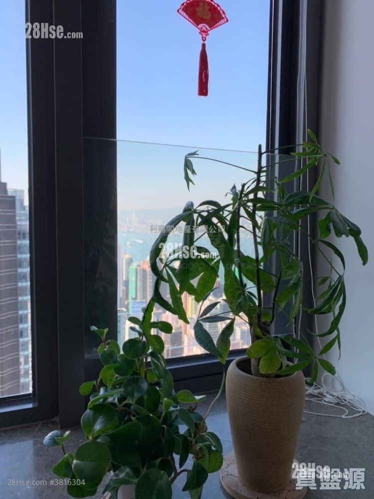 Arezzo Sell 3 Bedrooms , 2 Bathrooms 916 ft²