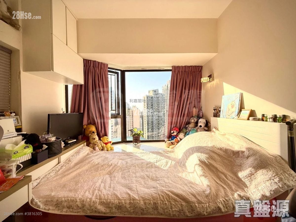 Euston Court Sell 3 Bedrooms , 2 Bathrooms 790 ft²