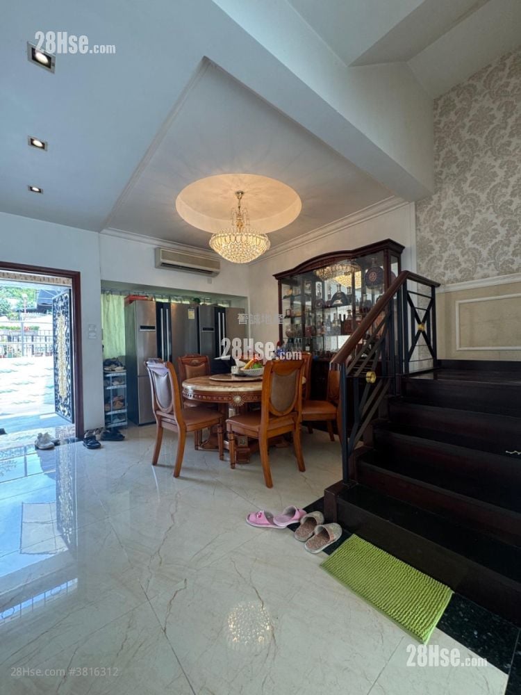 The Castle Bay Sell 4 Bedrooms , 3 Bathrooms 1,371 ft²