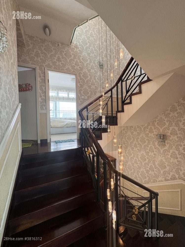 The Castle Bay Sell 4 Bedrooms , 3 Bathrooms 1,371 ft²