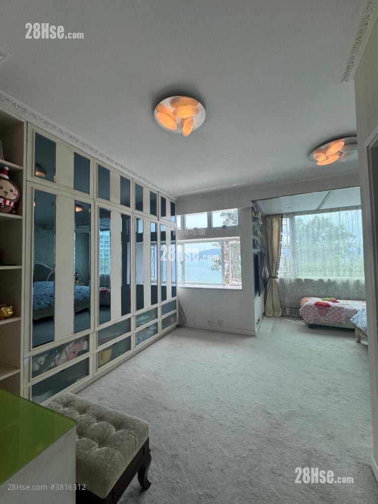 The Castle Bay Sell 4 Bedrooms , 3 Bathrooms 1,371 ft²