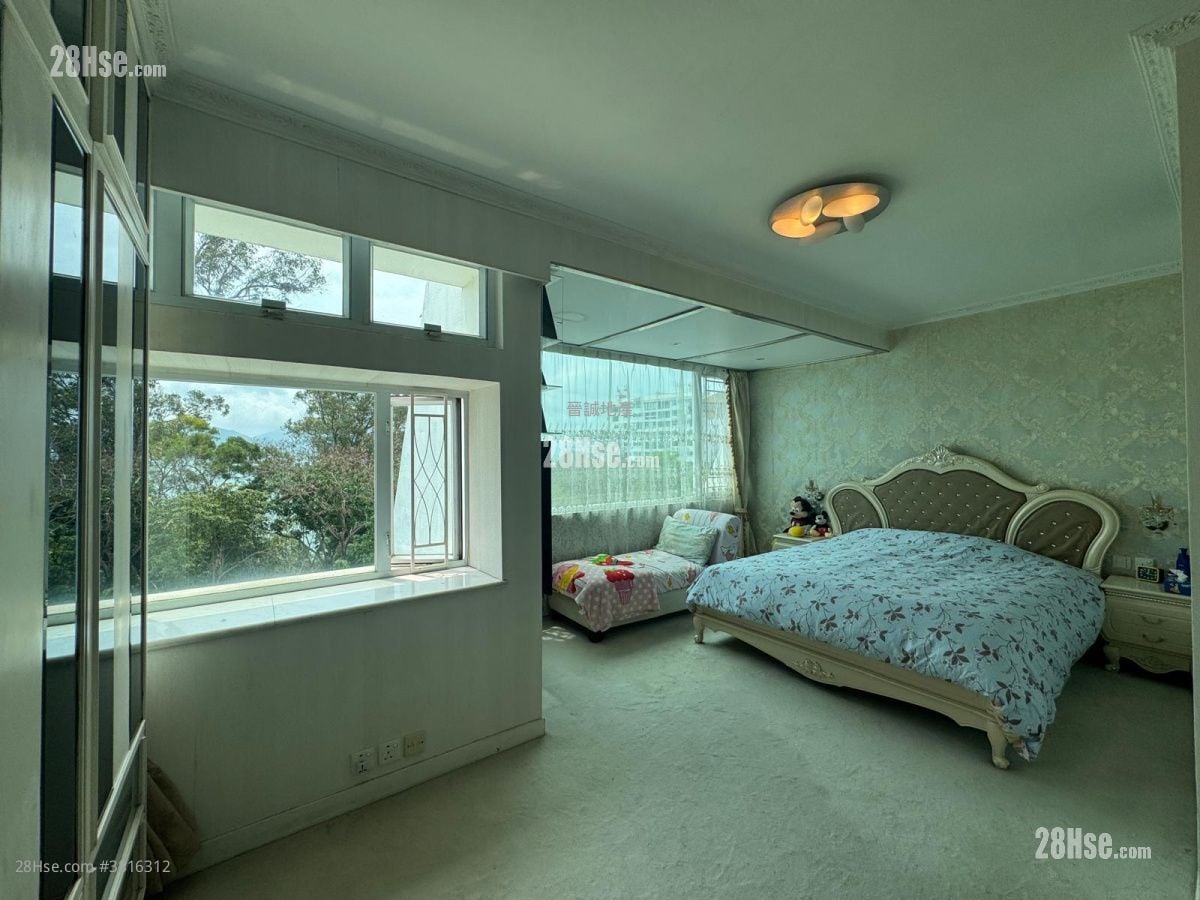 The Castle Bay Sell 4 Bedrooms , 3 Bathrooms 1,371 ft²