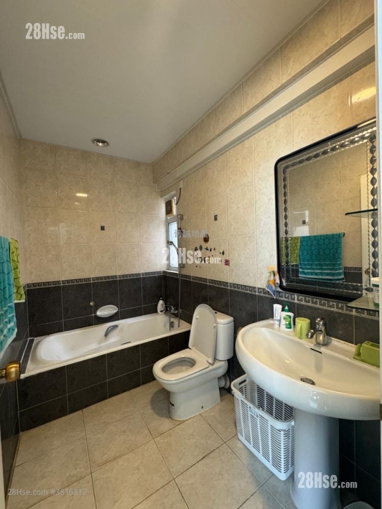 The Castle Bay Sell 4 Bedrooms , 3 Bathrooms 1,371 ft²