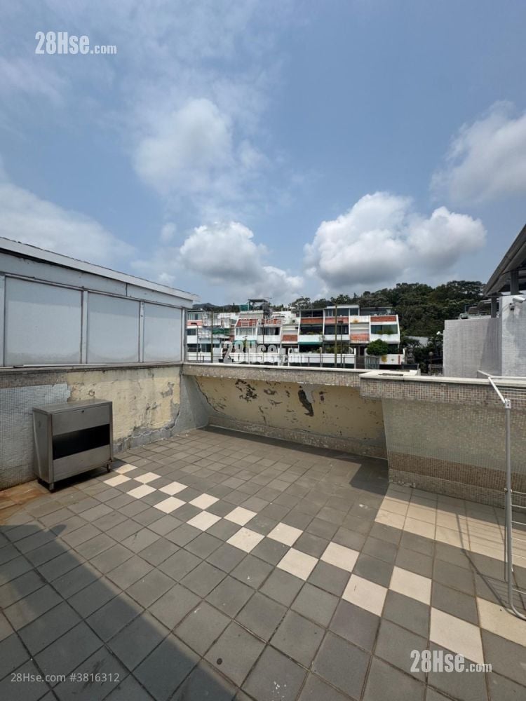 The Castle Bay Sell 4 Bedrooms , 3 Bathrooms 1,371 ft²