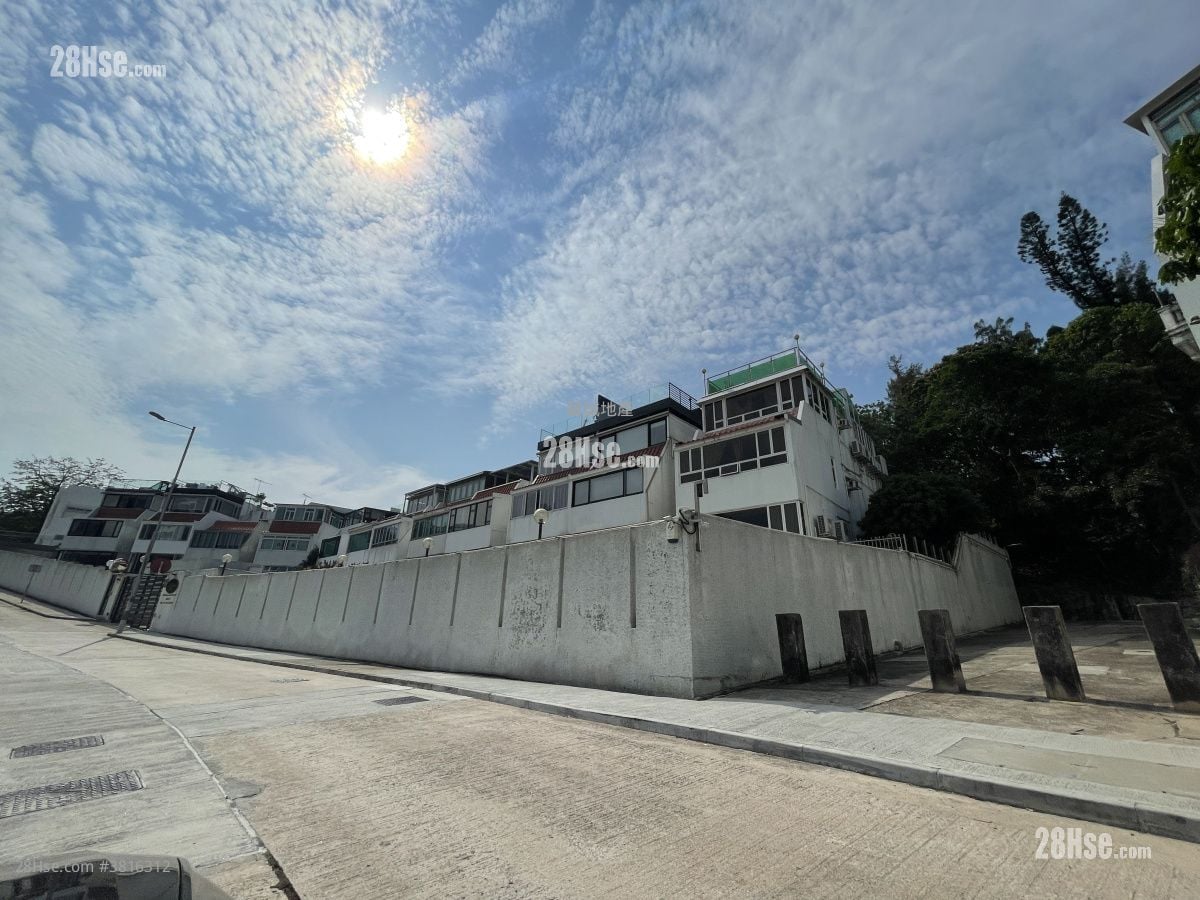 The Castle Bay Sell 4 Bedrooms , 3 Bathrooms 1,371 ft²