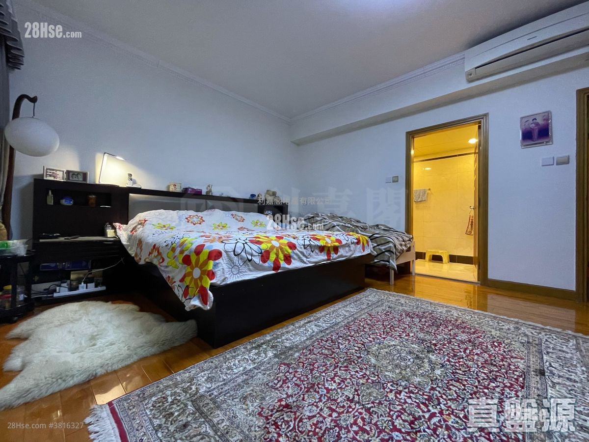 The Crescent Sell 3 Bedrooms 1,840 ft²